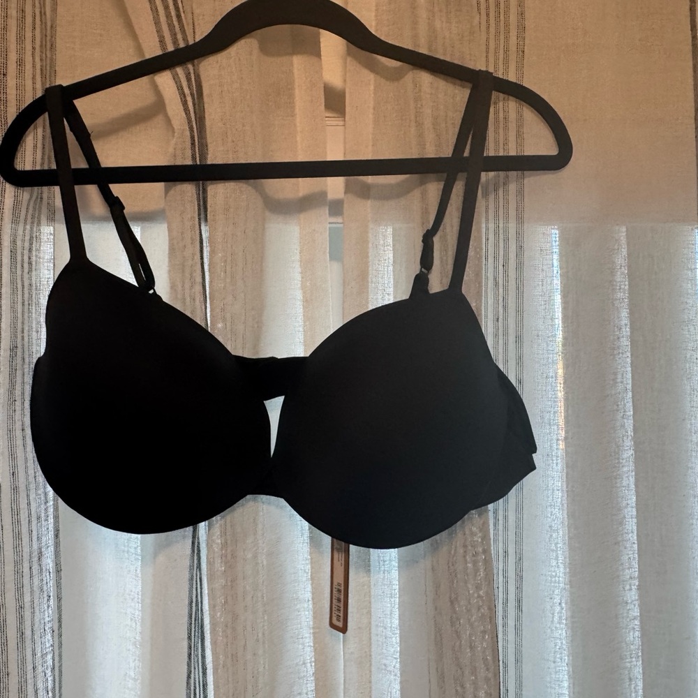 SKIMS Customfit  PUSH-UP BRA
PLUNGE BRA NWT 40C